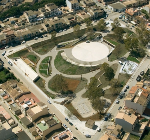 Descobrim les plantes de la Plaça del Sol i la Lluna
