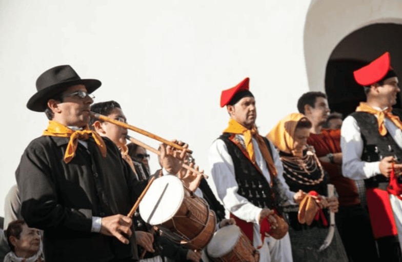 Castanyoles i balls d'Eivissa i Formentera