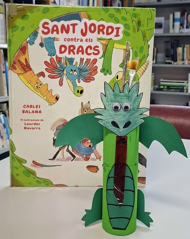 Cream un portallapis del drac de Sant Jordi